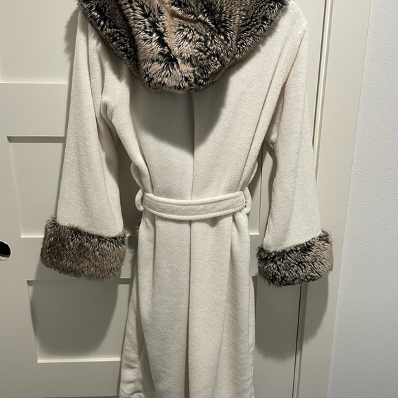 Pottery Barn Cream and Brown Faux Fur Trim Robe - Picture 9 of 11